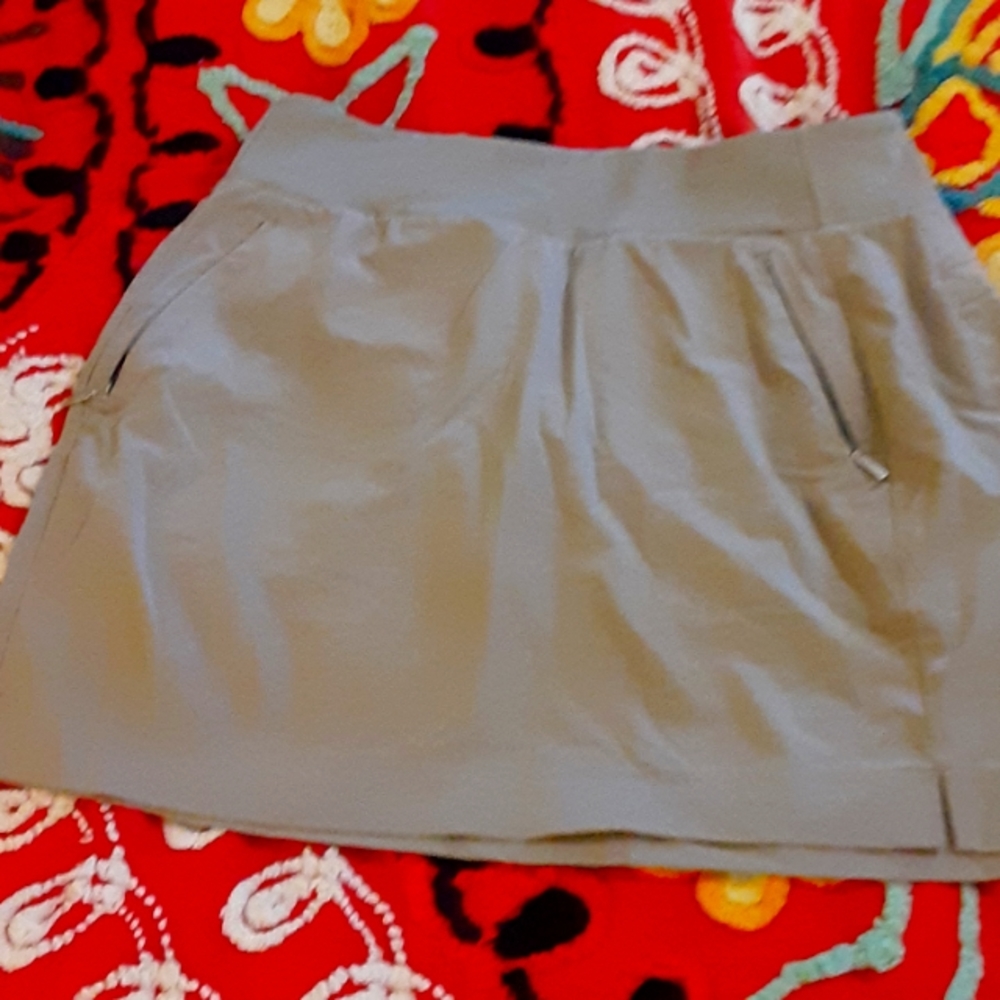 Athleta sz 6 golf tennis skirt with built in shorts grey